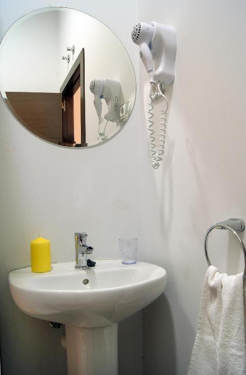 Hostal Cibeles Мадрид Номер фото